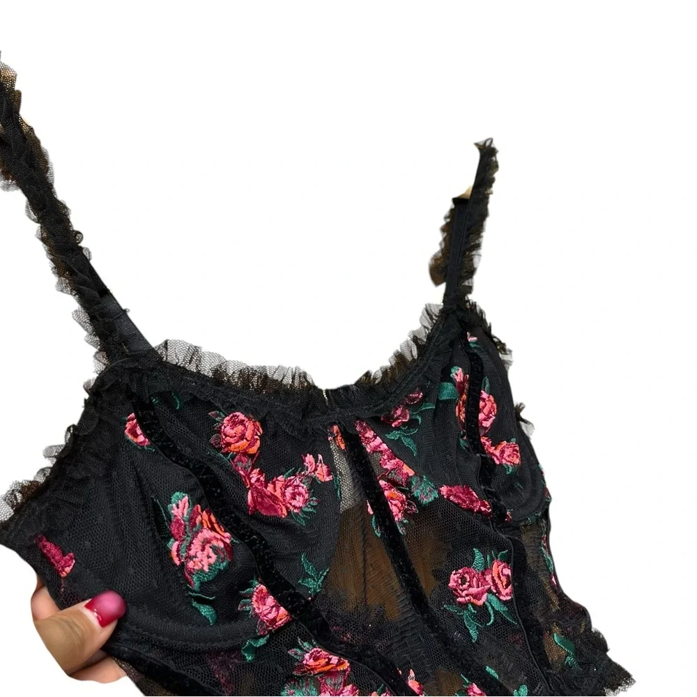 For love and‎ Lemon Rosebud Black Lace Embroidered Cropped Bustier Size XS